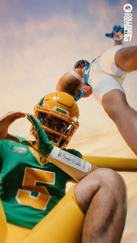 Dante Moore in Oregon's green and yellow uniform